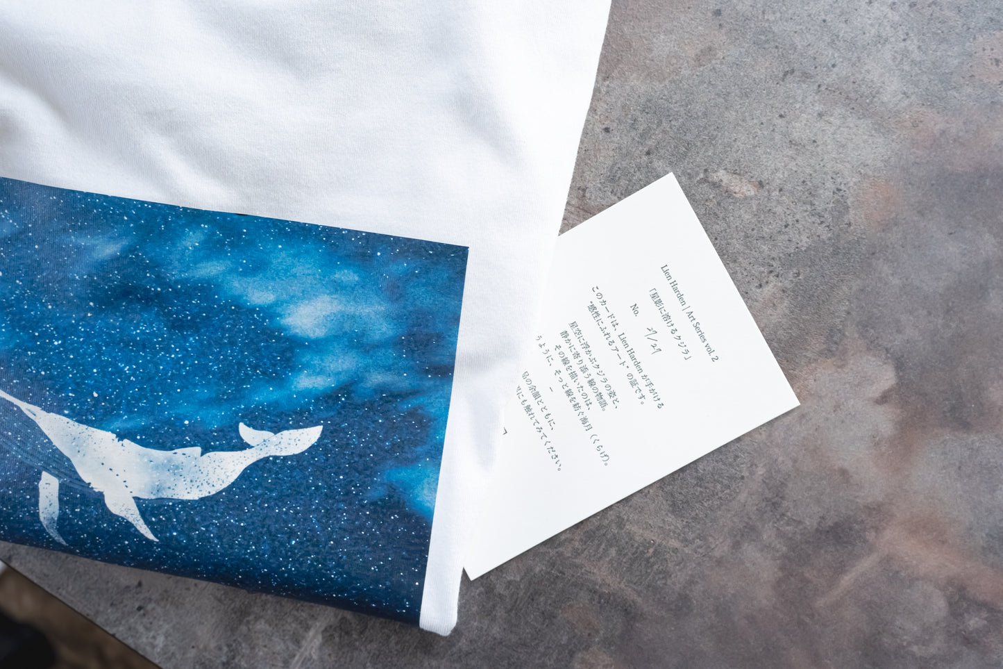 《星影に溶けるクジラ》展示会体験セット|アルミ額装 + Tシャツ + 詩カード + BOX
