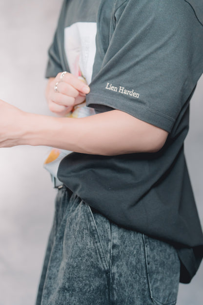 Lien Harden 半袖アートTシャツ - 「午後に溶けるシトラス」