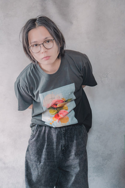 Lien Harden 半袖アートTシャツ - 「午後に溶けるシトラス」