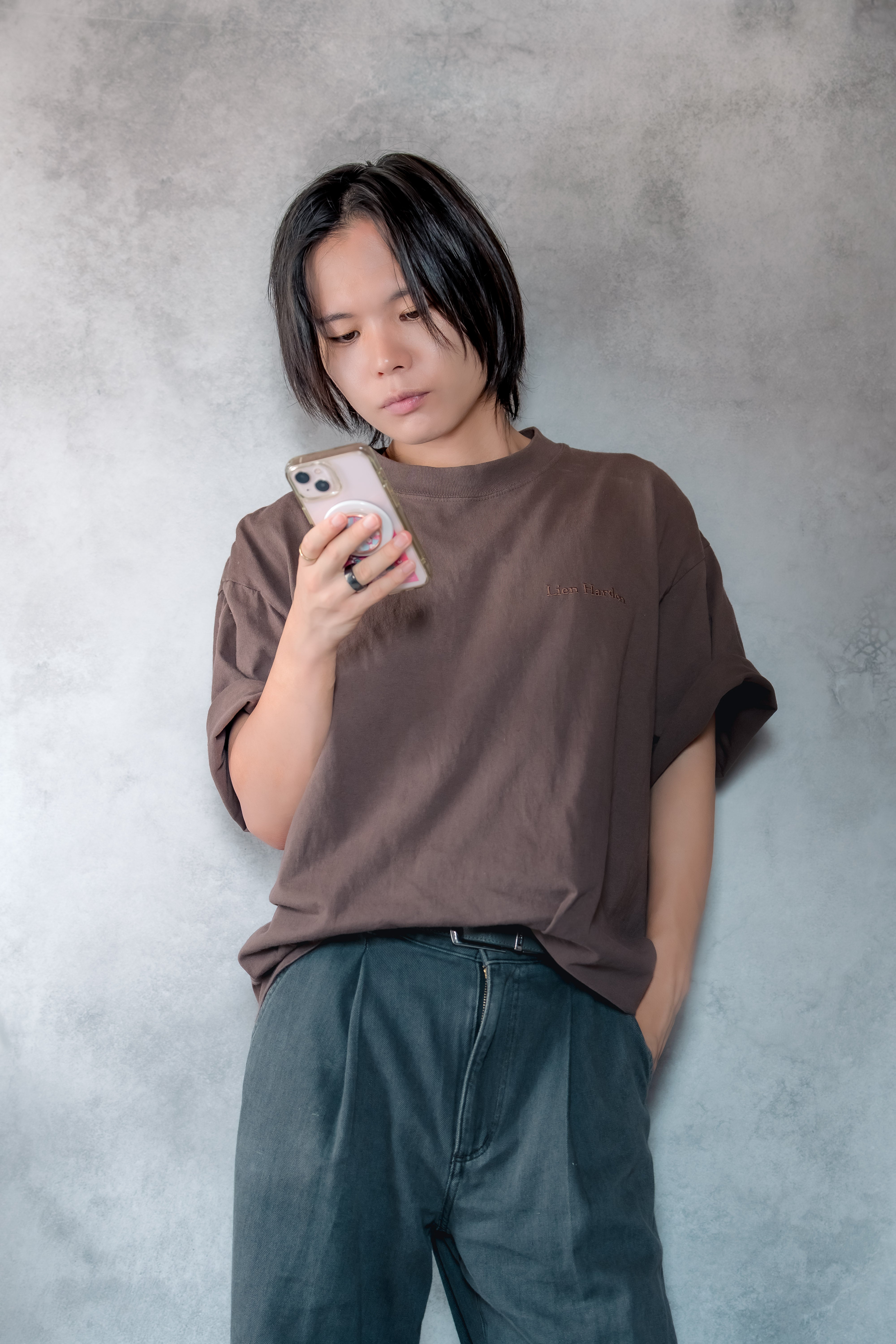無地派でもいける｜近くでだけわかる、さりげないプリント